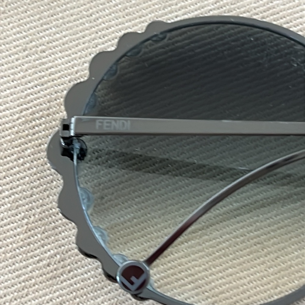 Fendi Round Pearl Frame Sunglasses - Picture 8 of 14